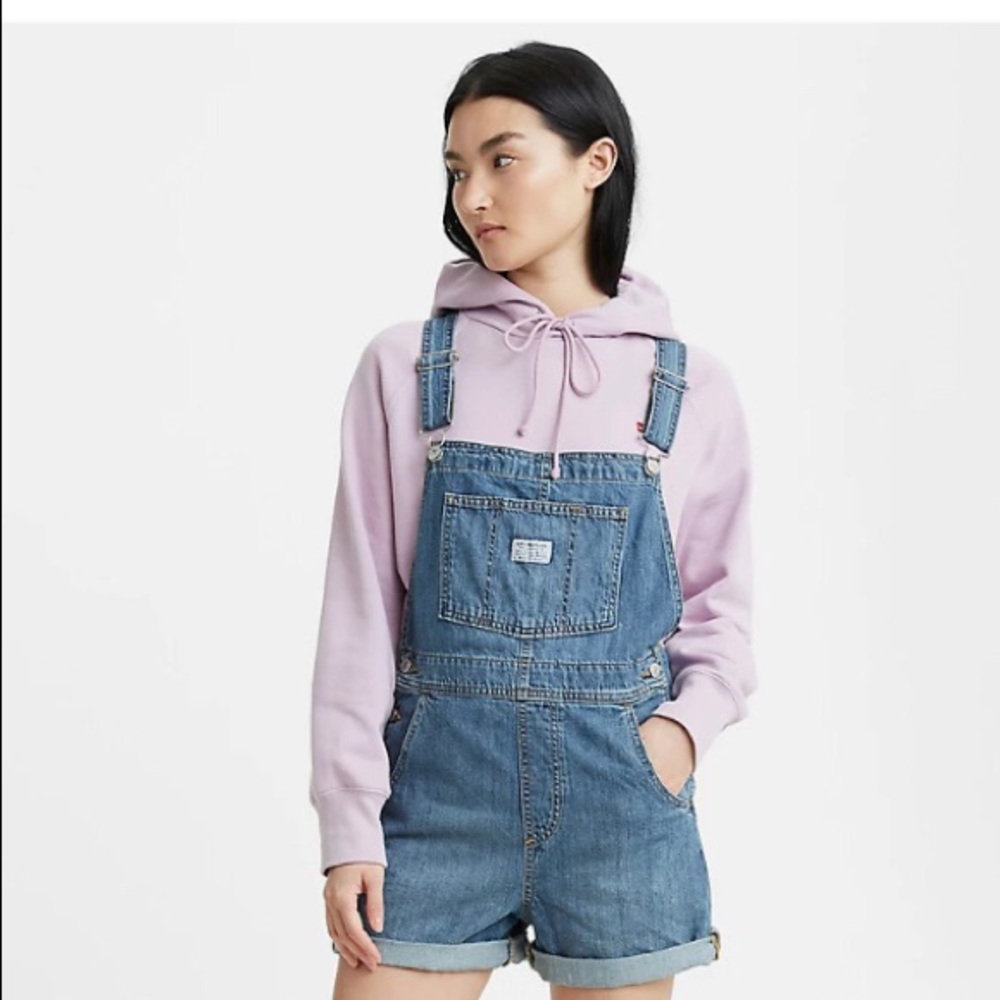 Women’s Levi overall shorts - NWT